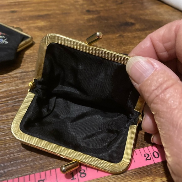 Vintage Rose Petit point embroidery on compact set - Picture 14 of 16